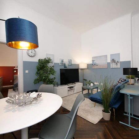 Stylish City Center Apartment Вена Экстерьер фото