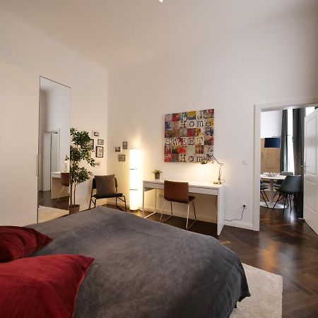 Stylish City Center Apartment Вена Экстерьер фото