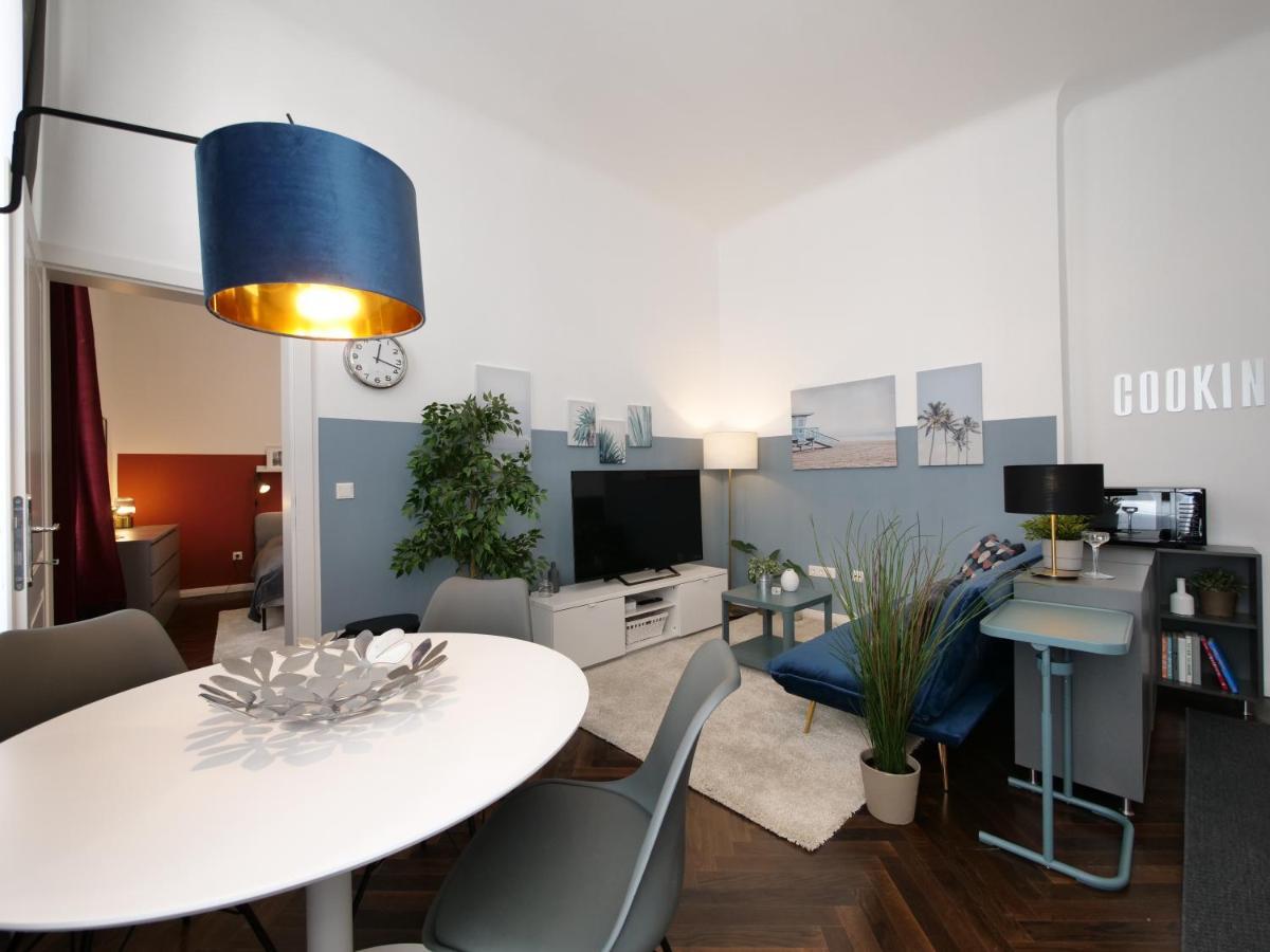 Stylish City Center Apartment Вена Экстерьер фото