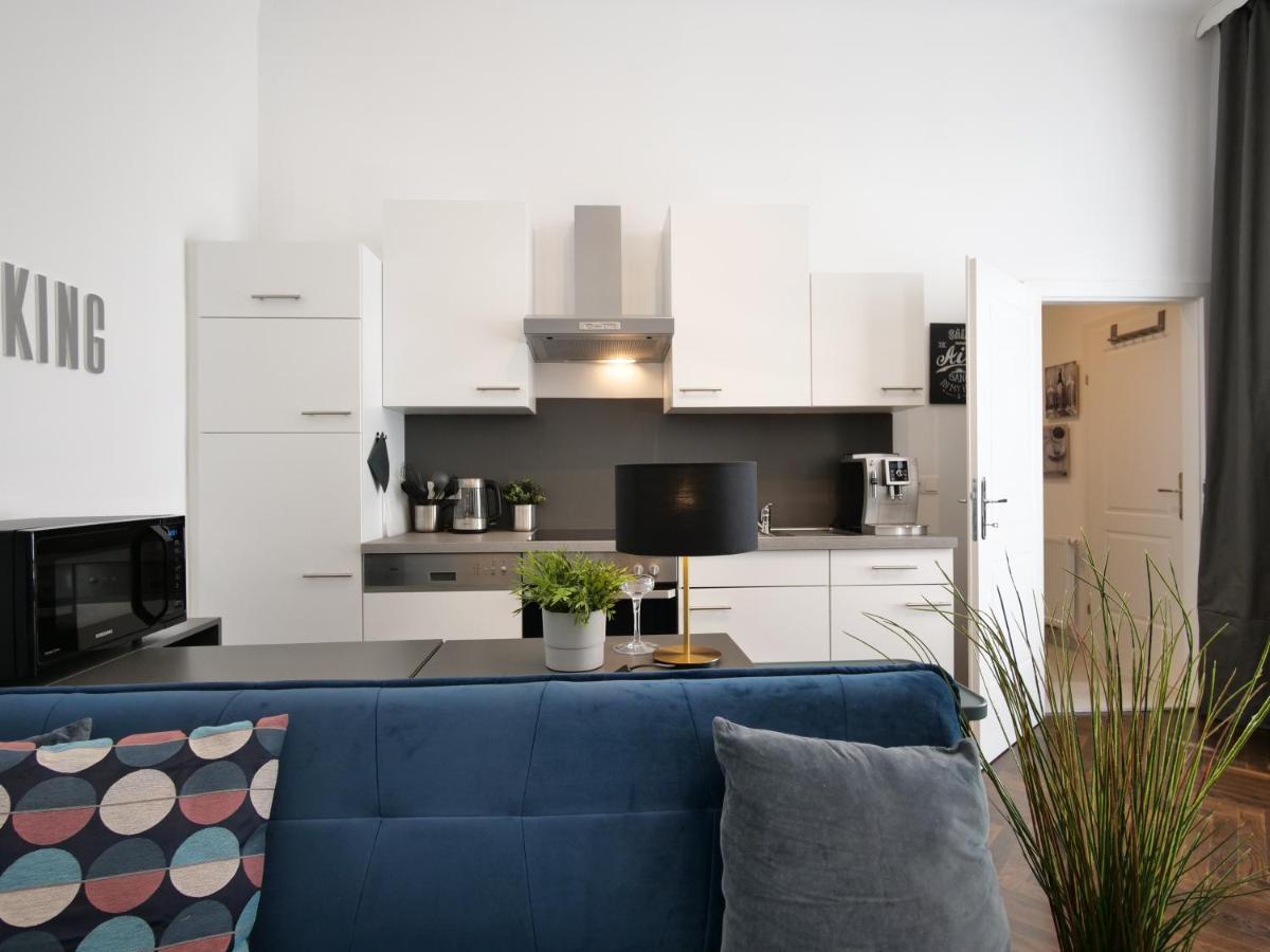 Stylish City Center Apartment Вена Экстерьер фото