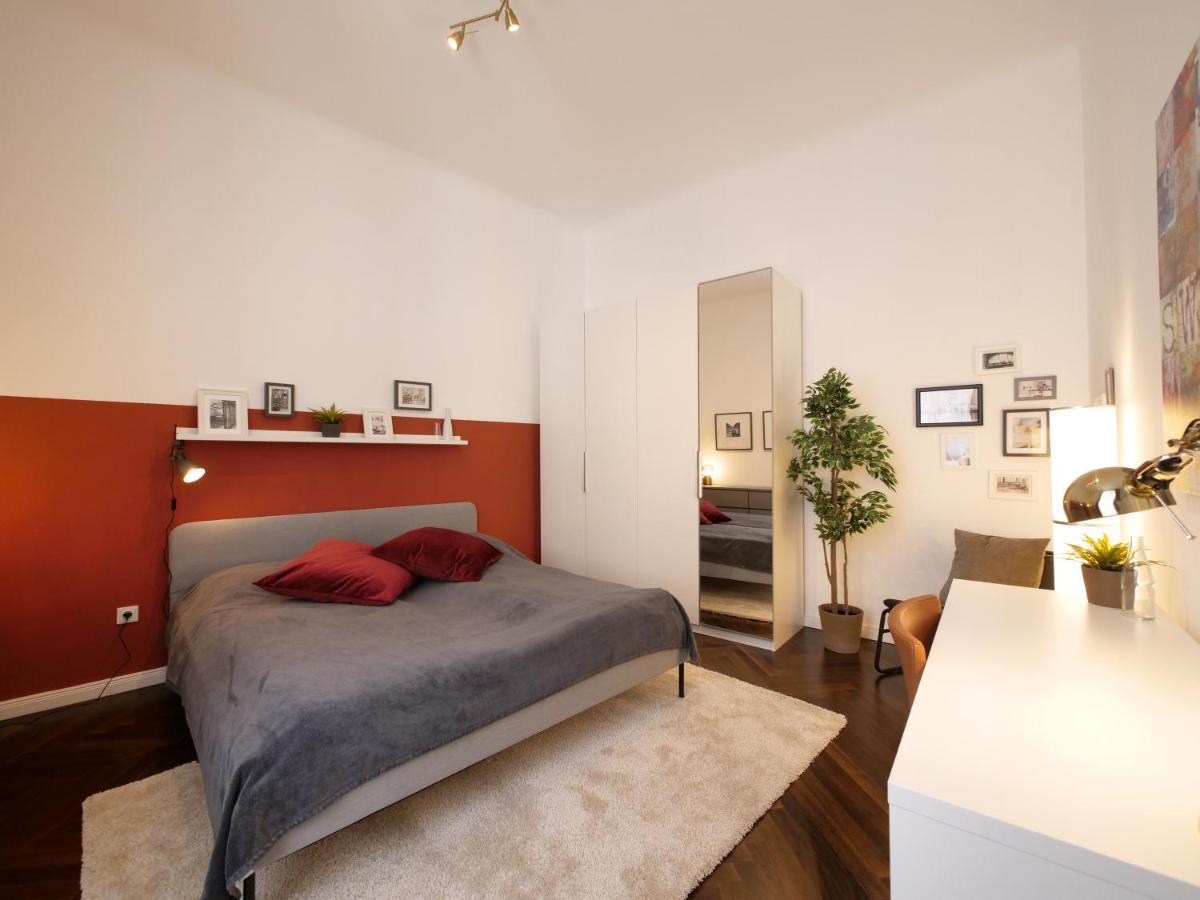 Stylish City Center Apartment Вена Экстерьер фото